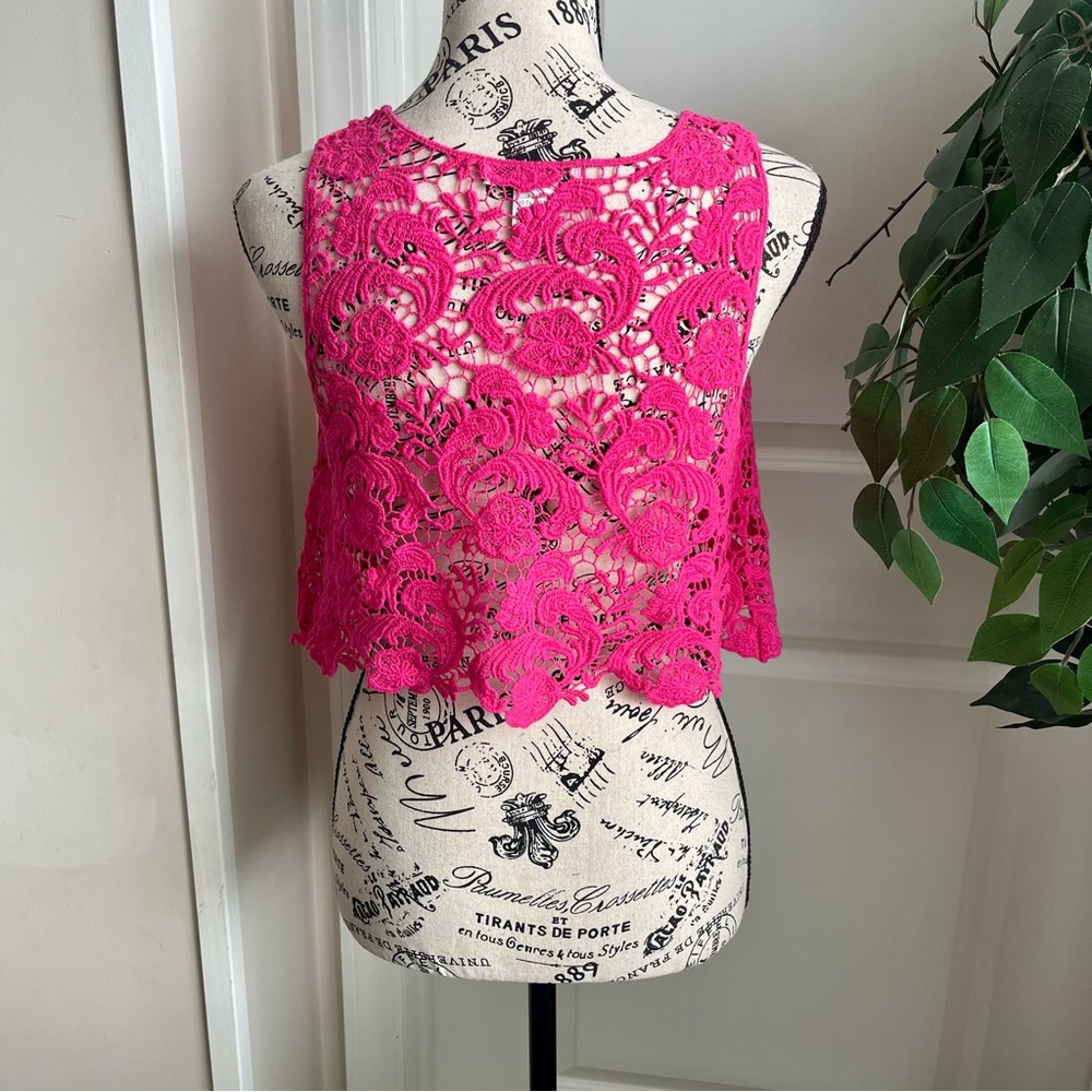 Demanding Sleeveless Crochet Crop Top Pink Sz M - Picture 10 of 15